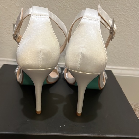 Blue by Betsey Johnson White Heels with Silver Accents - Picture 5 of 9